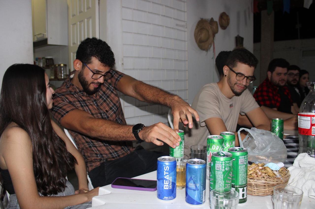 Galera no forró do Mídia